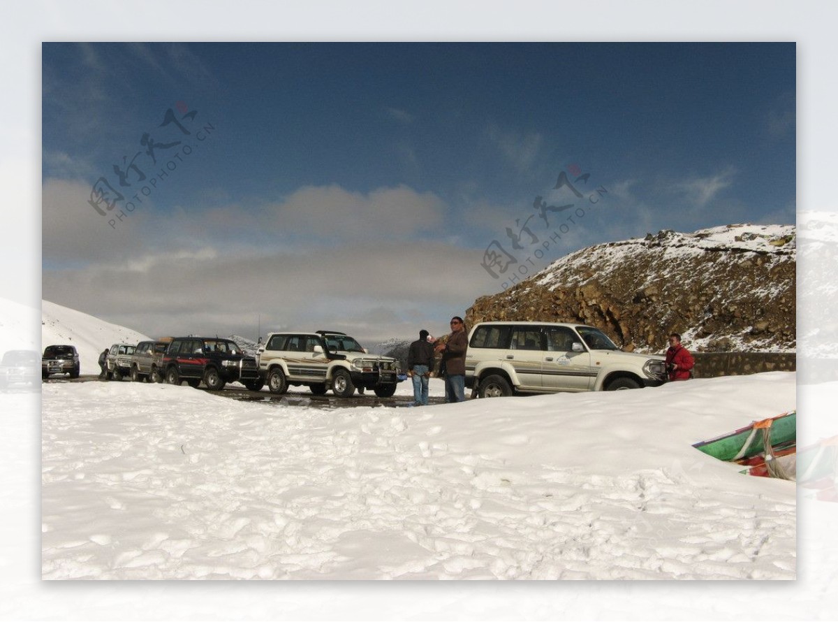 西藏旅游车队图片