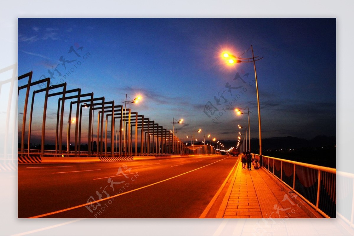 迎宾大桥夜景图片