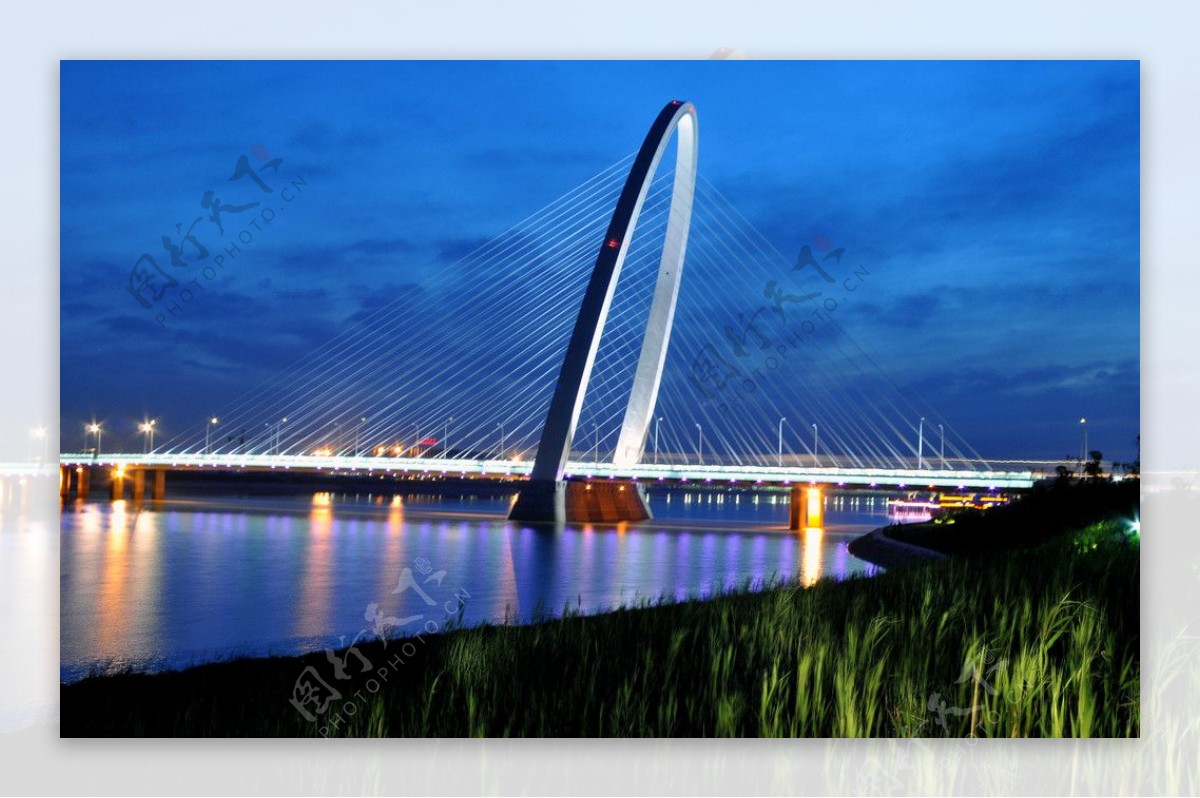西安浐灞协力桥图片