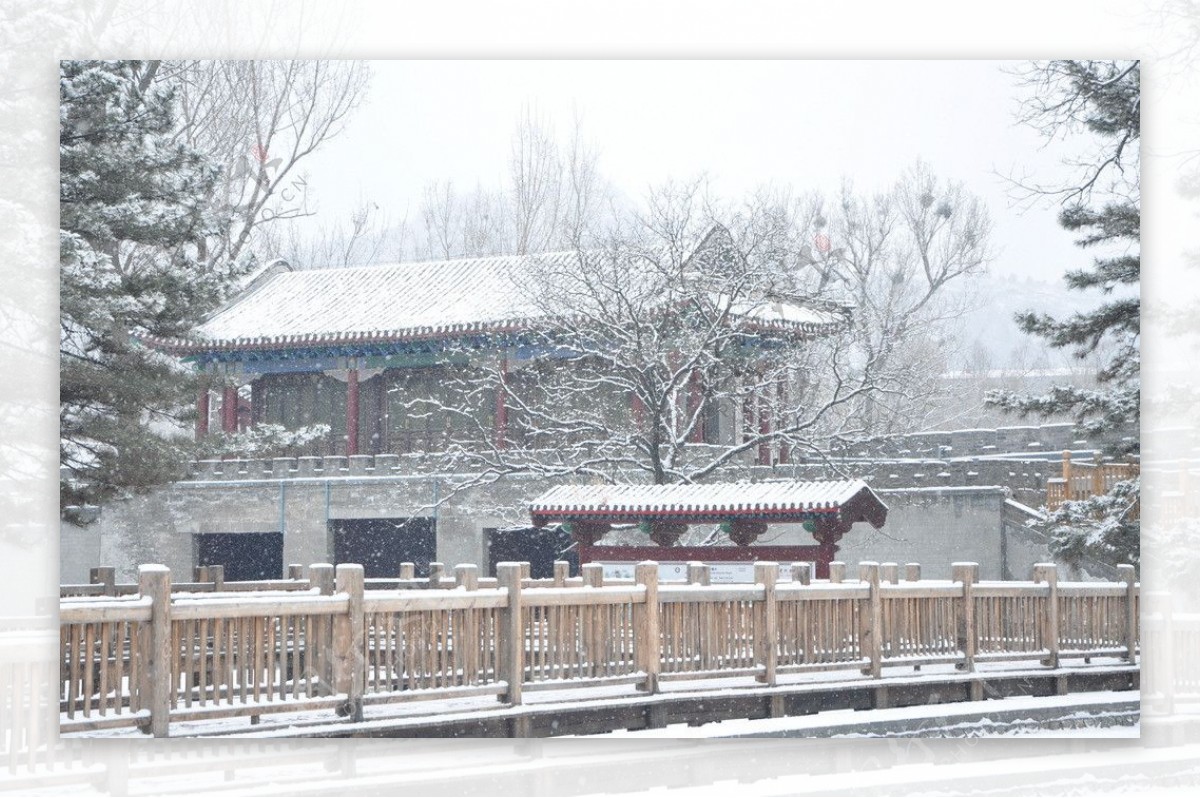 避暑山庄城门楼雪景图片
