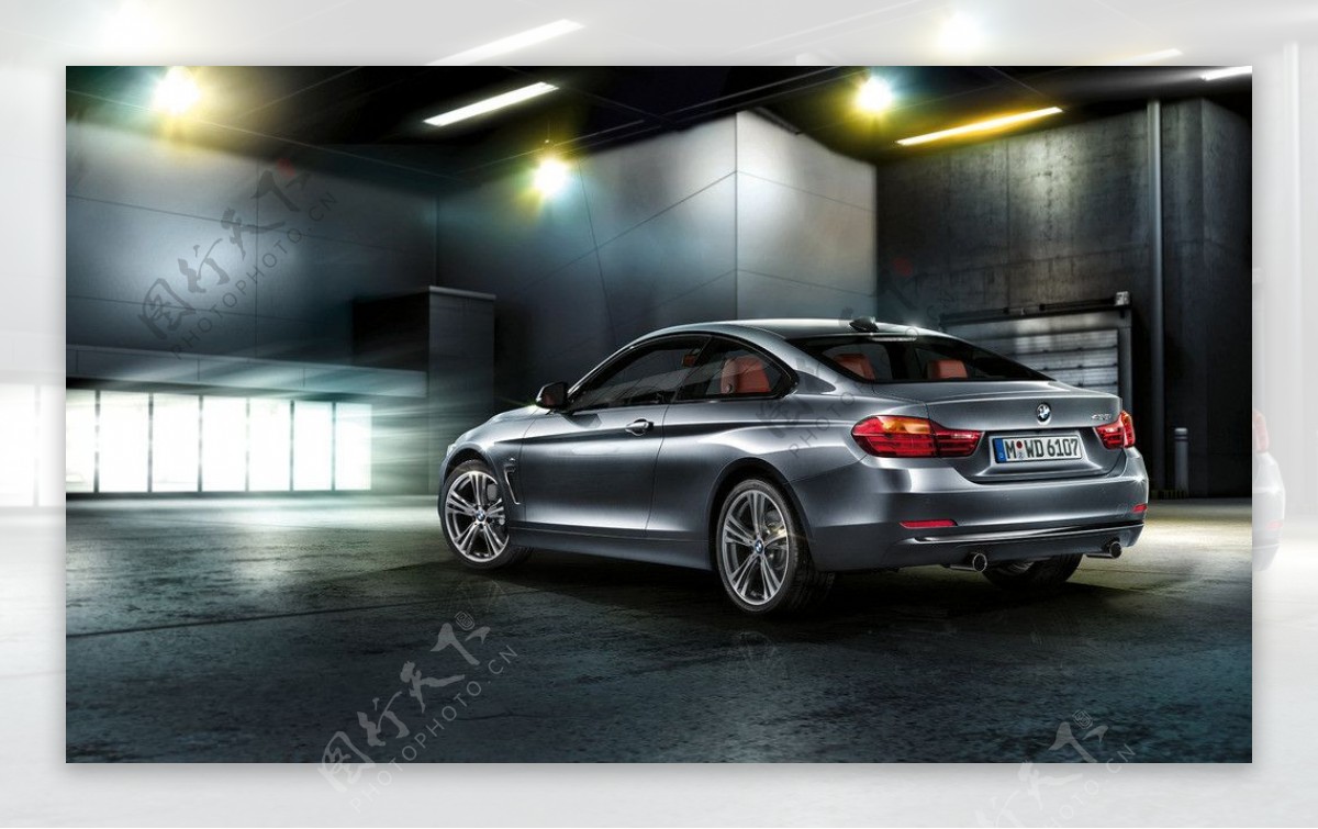 全新BMW轿跑图片
