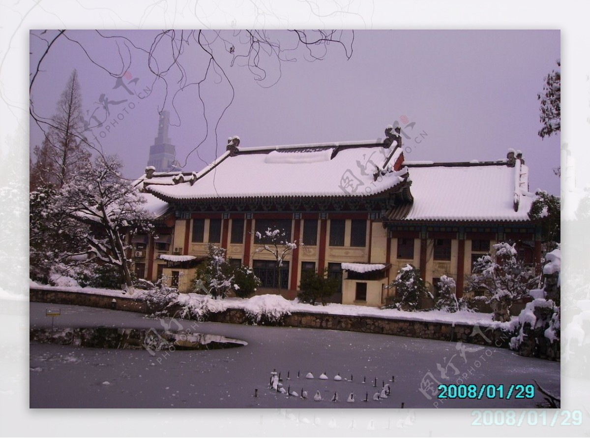 南京师范大学校园雪景图片