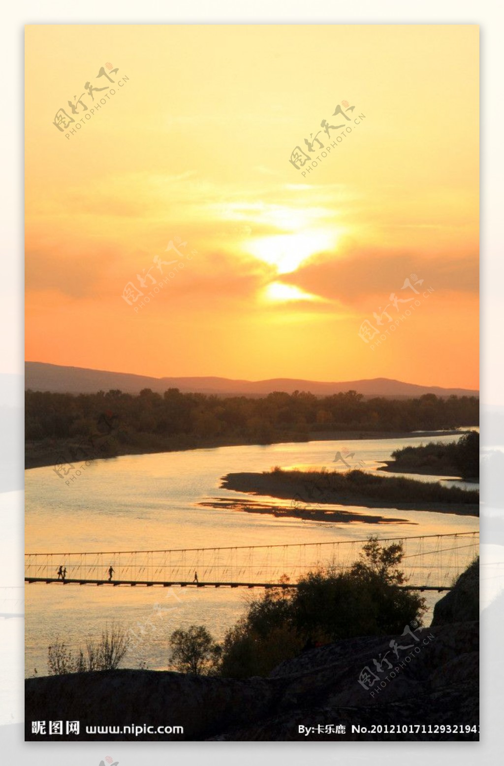 夕阳额尔齐斯河图片