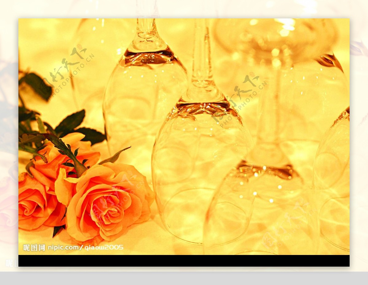 漂亮的玫瑰洋酒杯图片