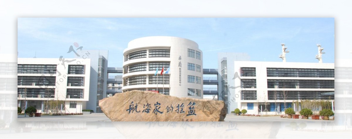 上海海事大学航海家的摇篮雕塑图片