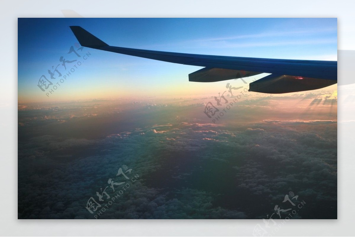 飞机蓝天图片