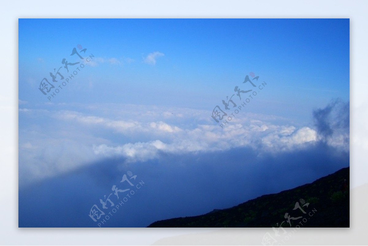 富士山风光半山云海图片
