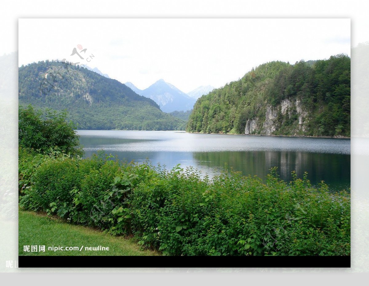 翠綠湖色图片