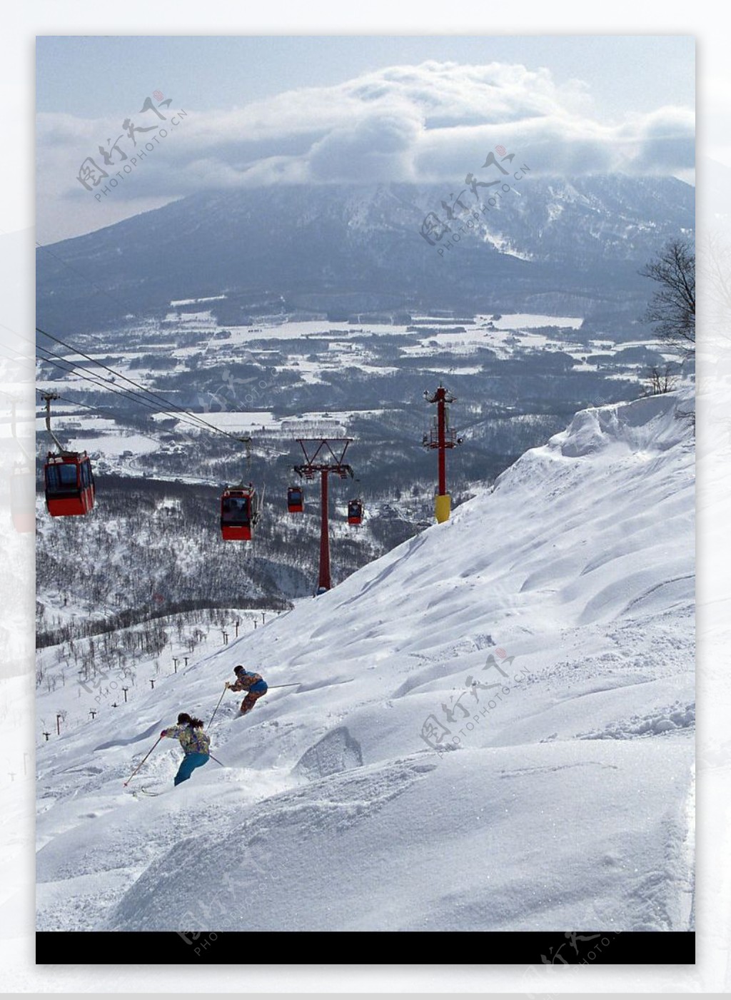 雪山缆车滑雪图片