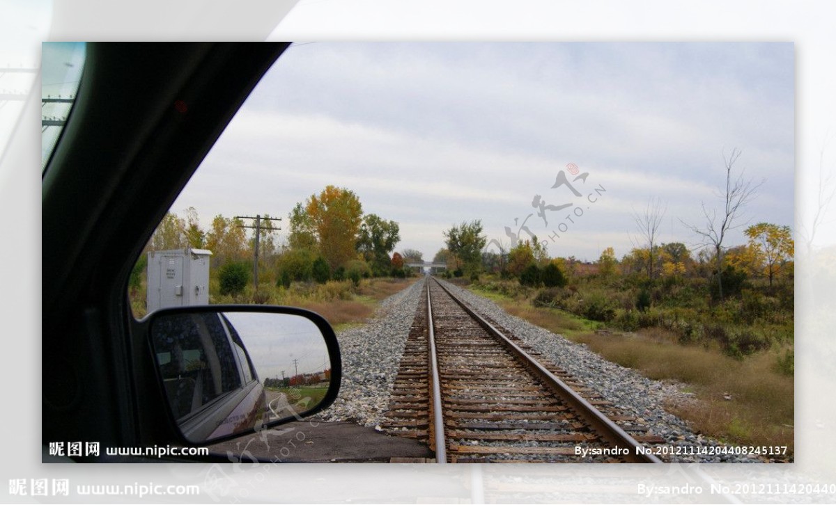 车内视角的铁路图片
