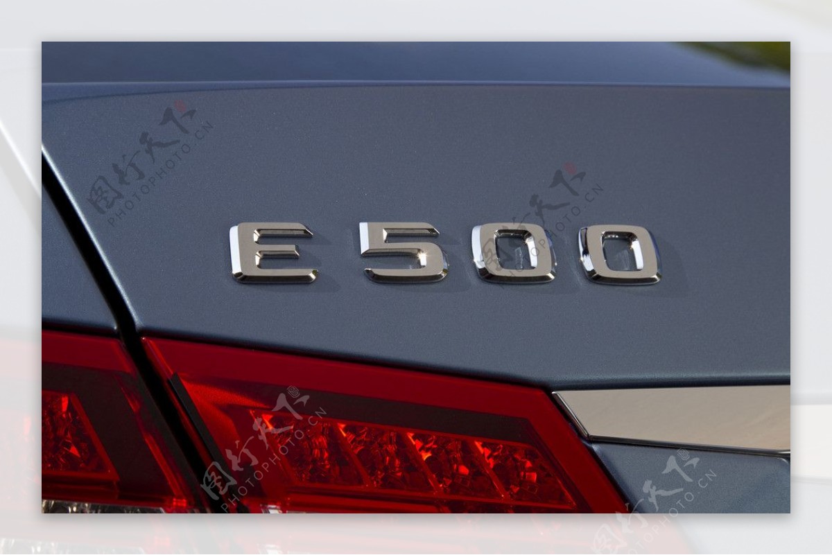 奔驰E500图片