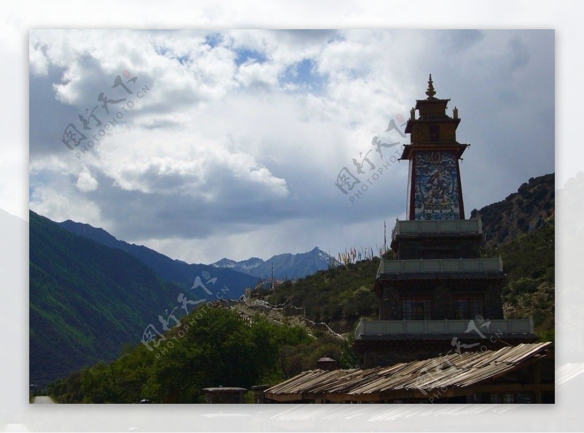 川藏线格萨尔古堡楼塔图片
