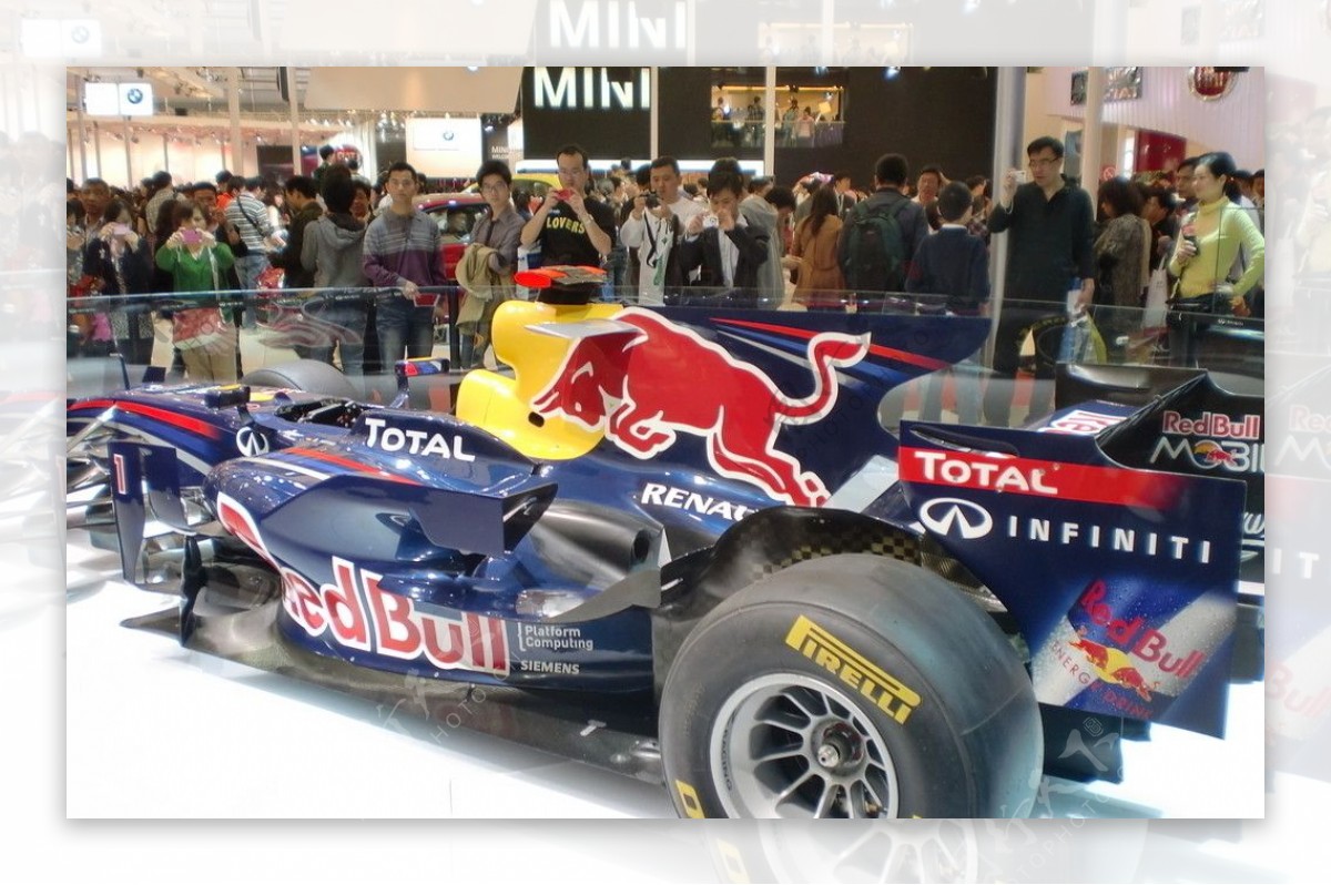 英菲尼迪F1赛车图片