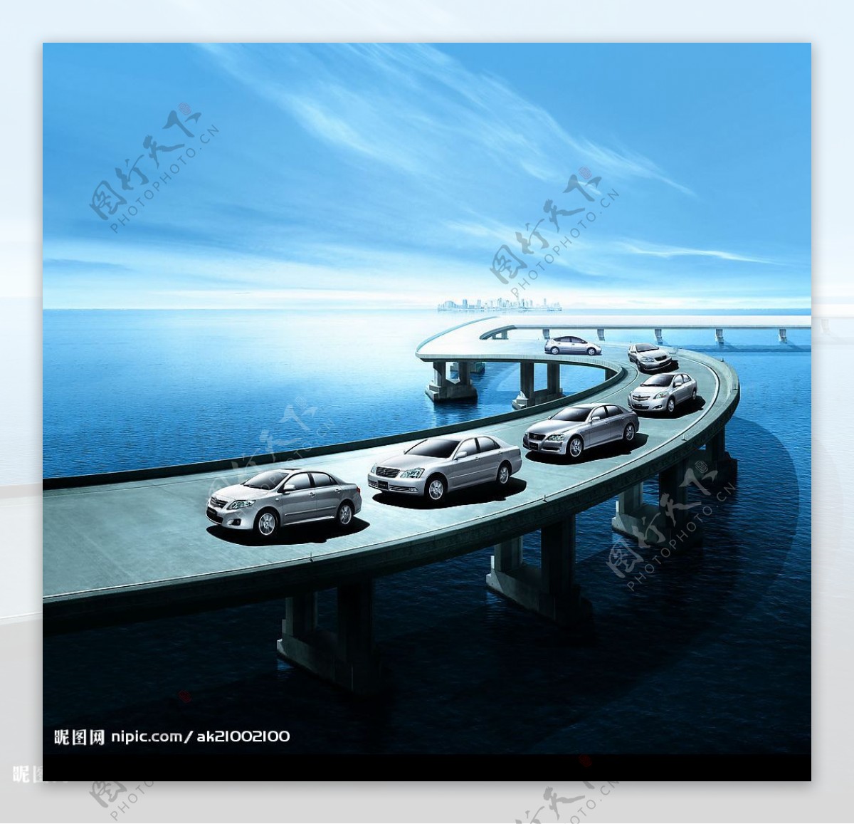 海面大桥上的轿车图片
