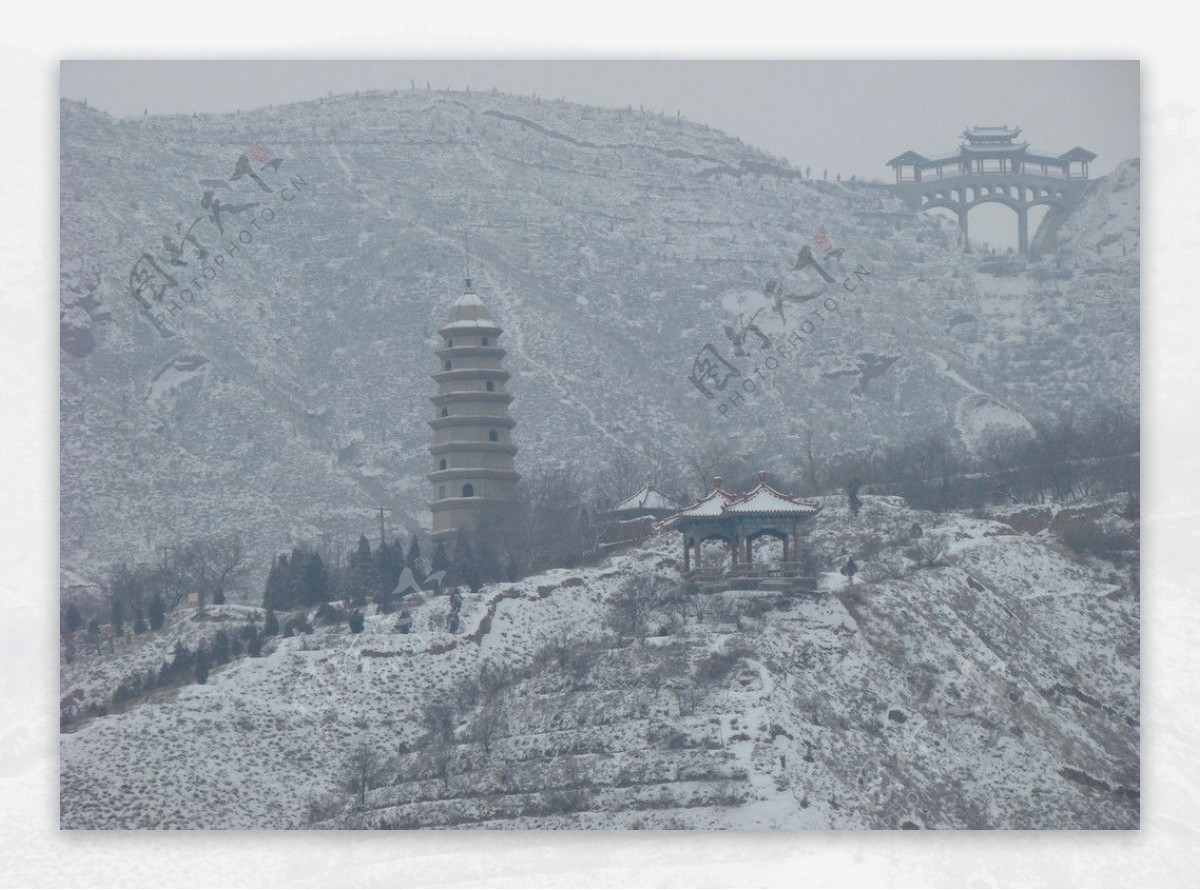 桃花山雪景图片