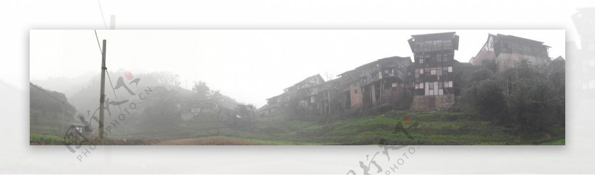 泸州福宝古镇雾中吊脚楼全景图片