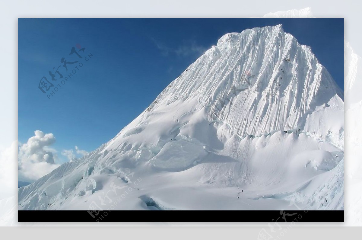 雪景山峰图片