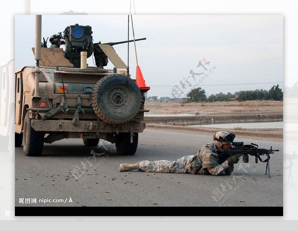 美军巡逻在伊拉克图片
