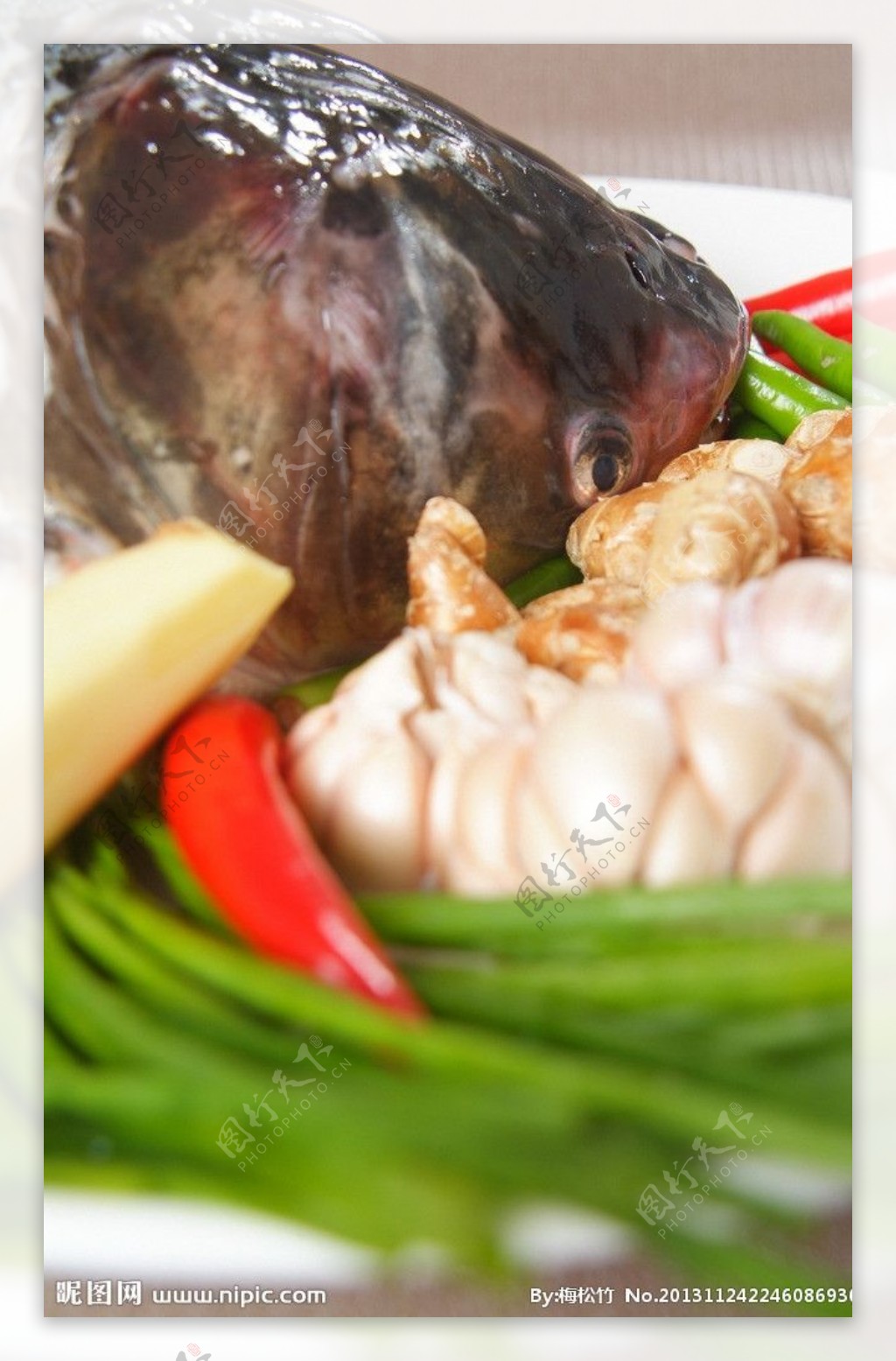 真味砂锅鱼头图片