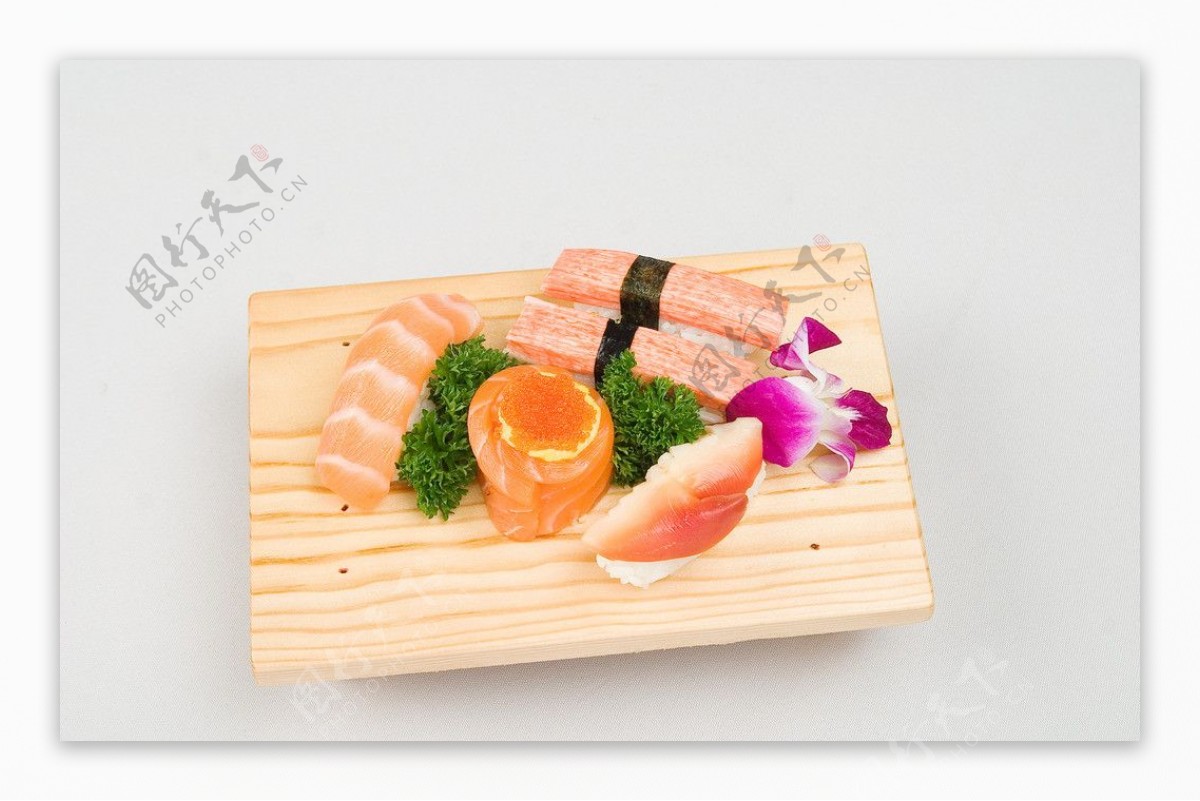 寿司刺身餐图片