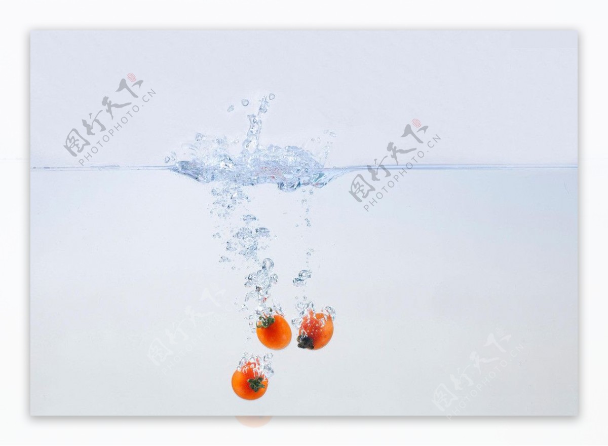 水中的水果图片