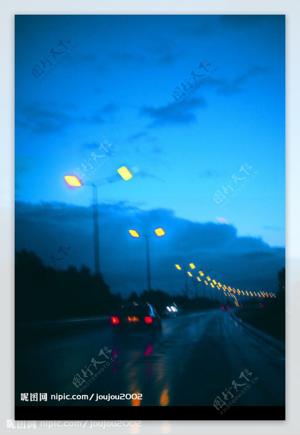 夜幕下的公路图片
