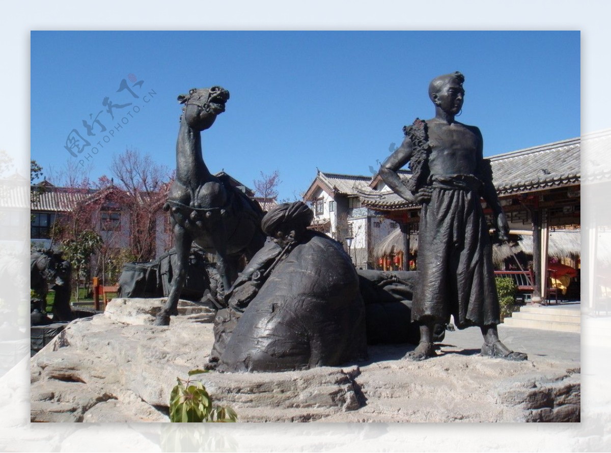 彝人古镇铜像图片