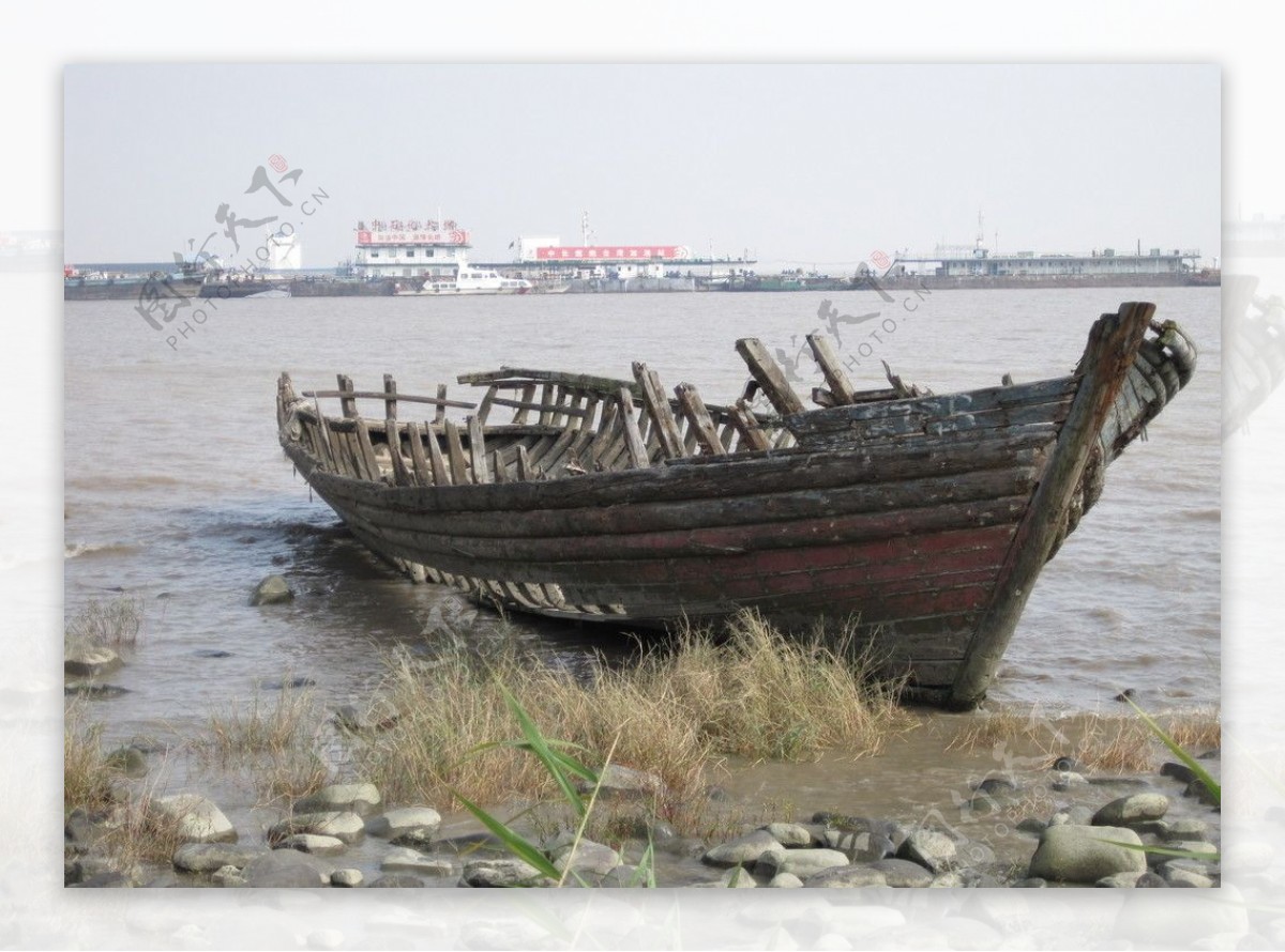 江边木船图片