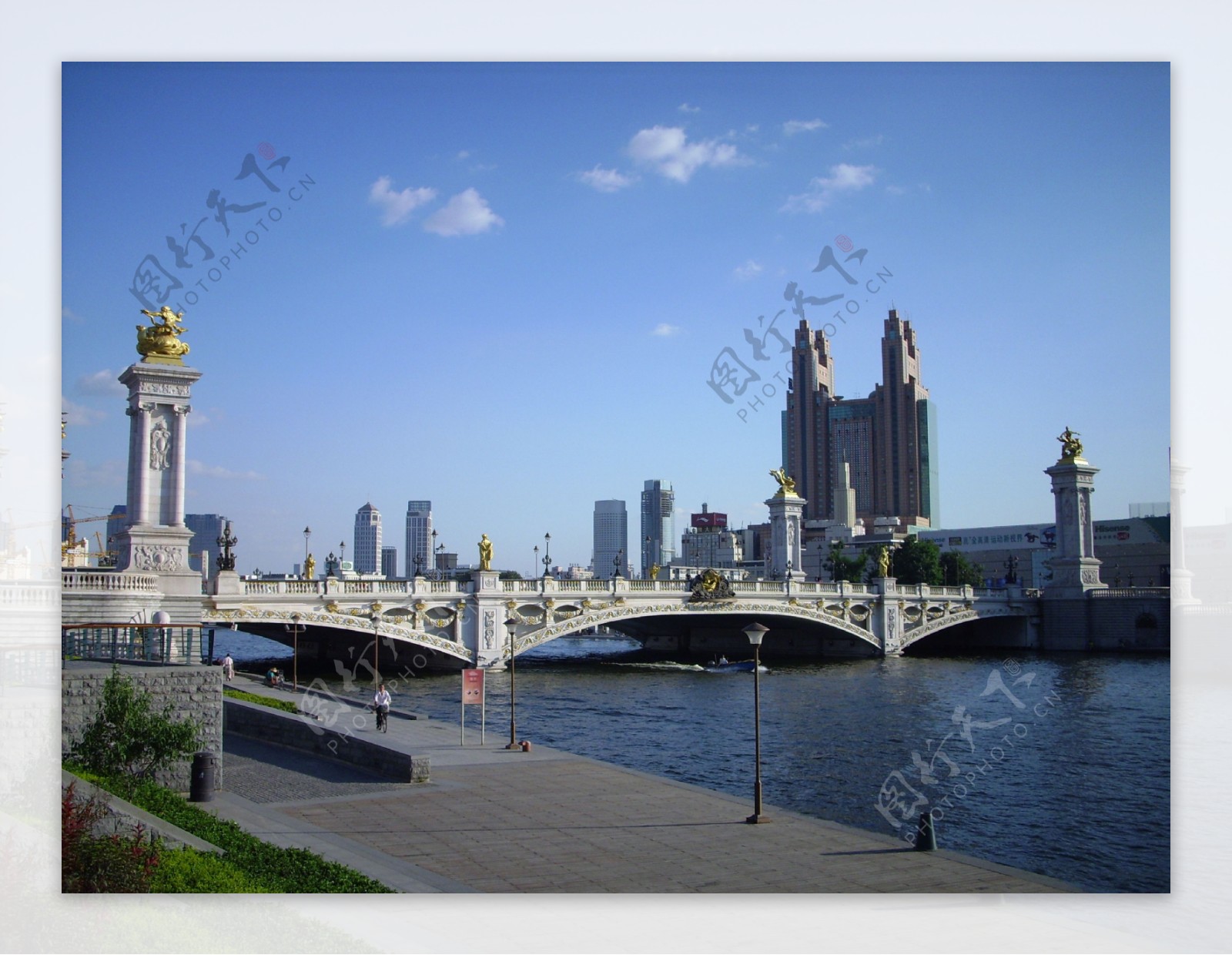 天津北安桥与百货大楼图片