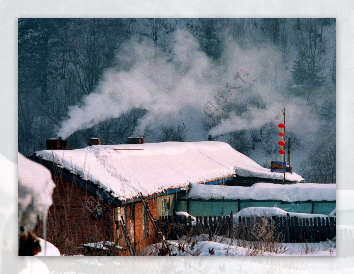 雪中小屋图片