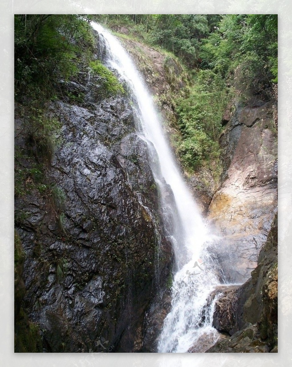 南昆山川龙瀑布图片