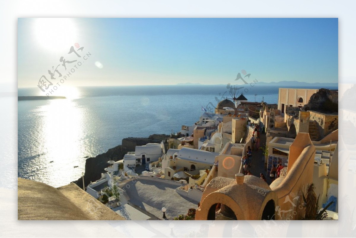 希腊圣托里尼岛悬崖小镇图片