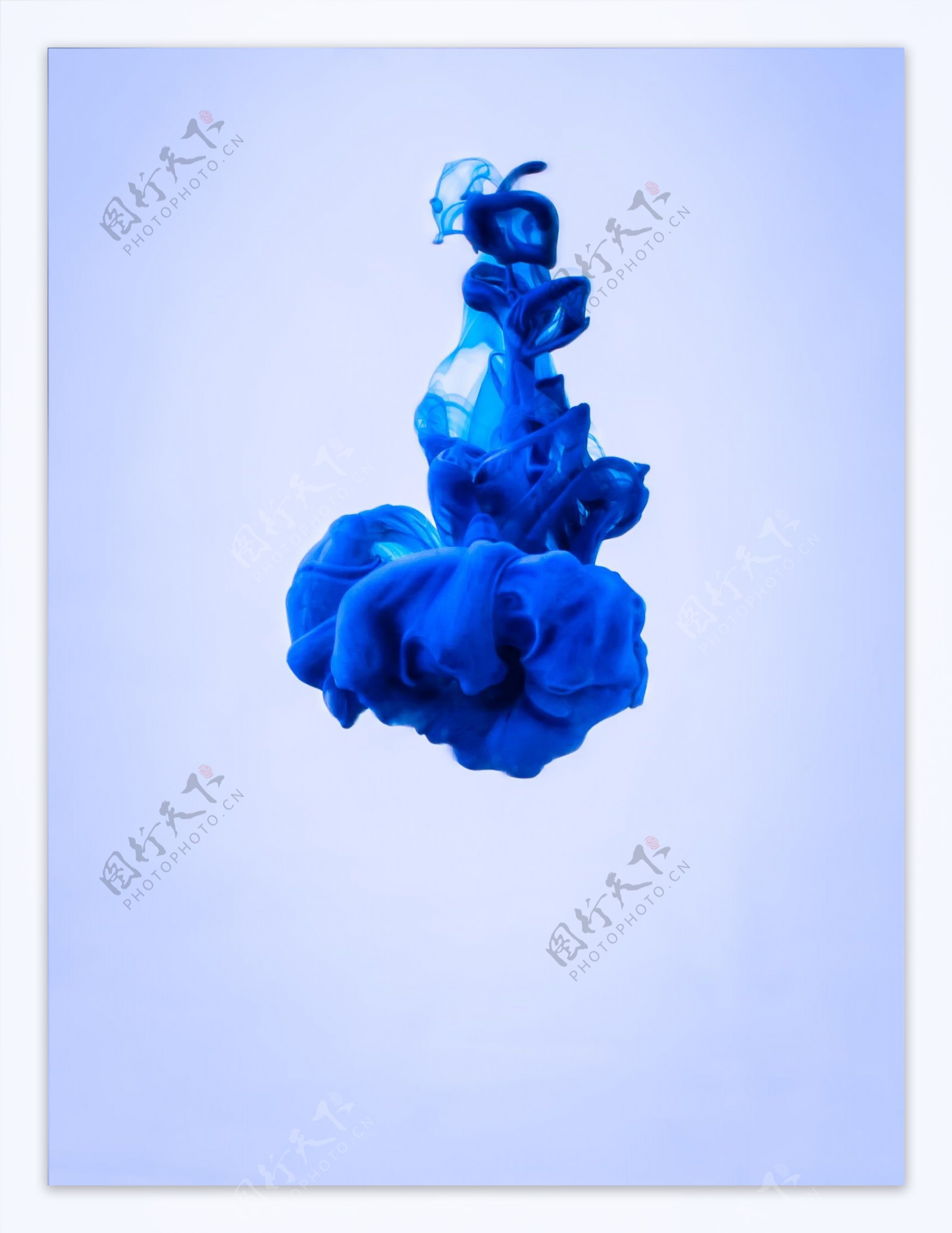 蓝色水墨烟雾云朵素材图片