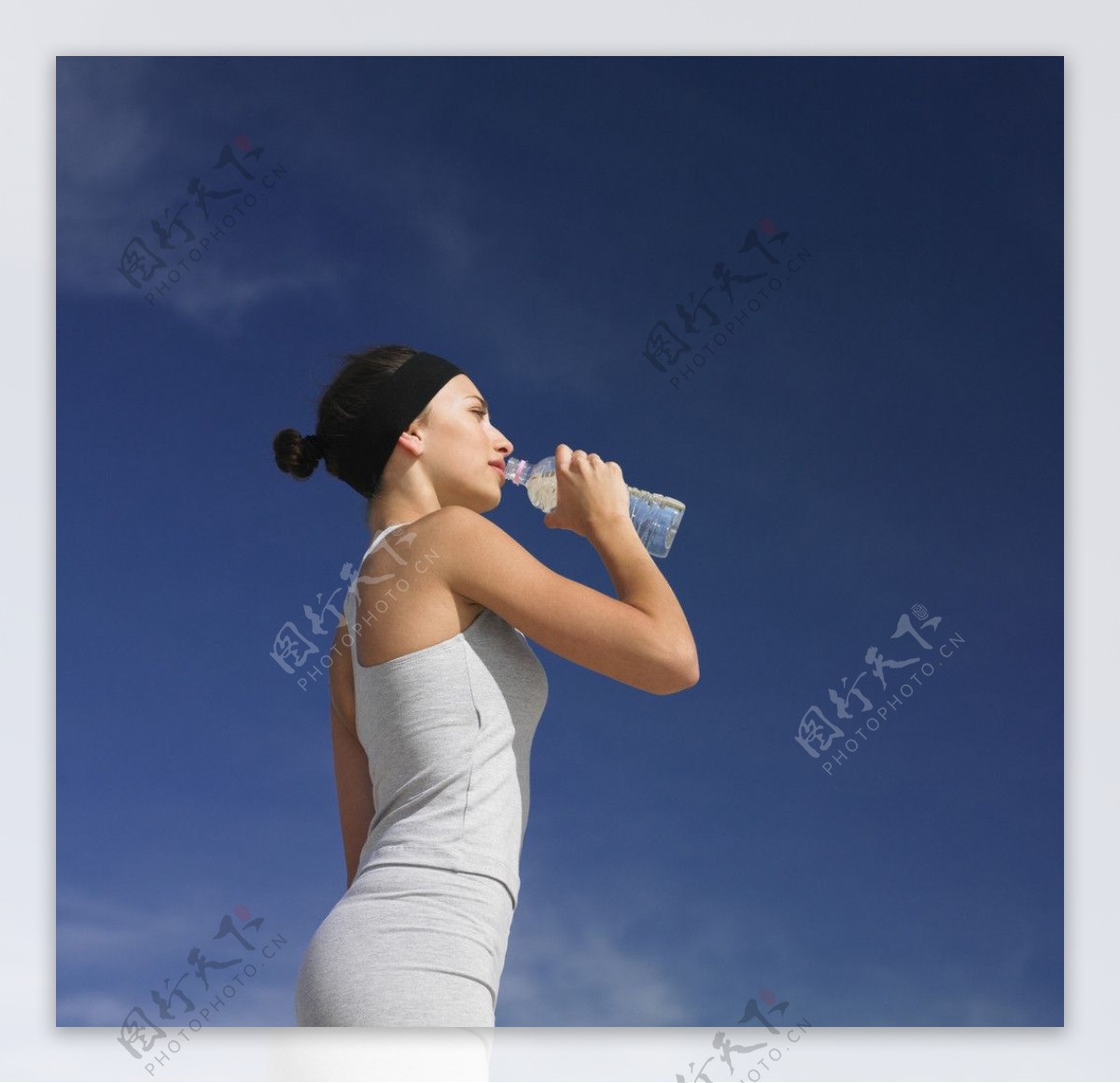 喝水的男人图片大全-喝水的男人高清图片下载-觅知网