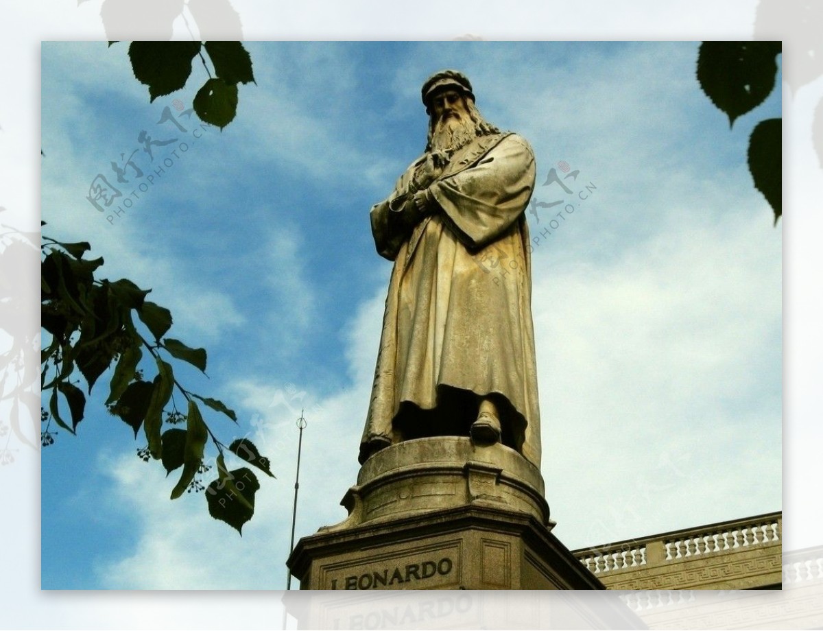 意大利米兰政府大楼广场达芬奇雕塑图片