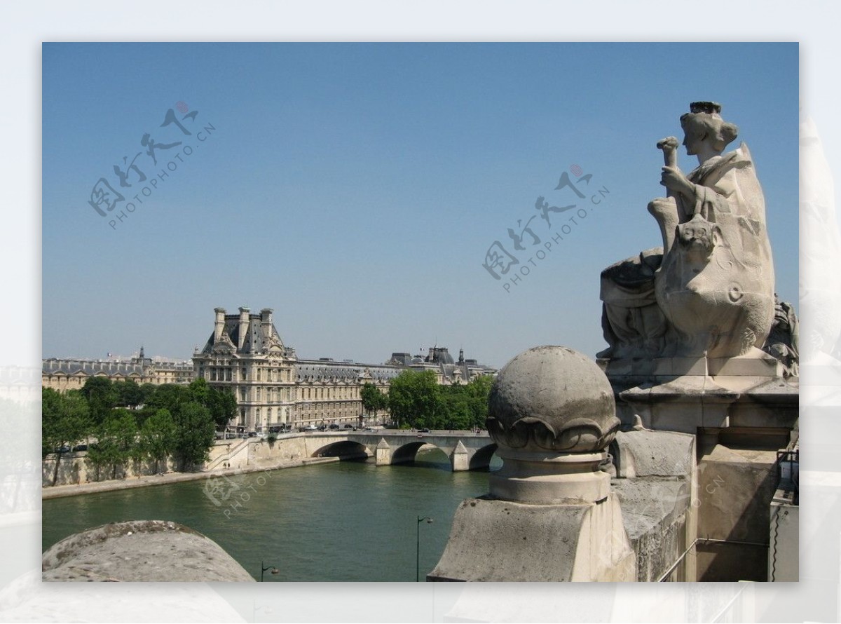 巴黎巴黎美术馆楼顶俯瞰塞纳河图片