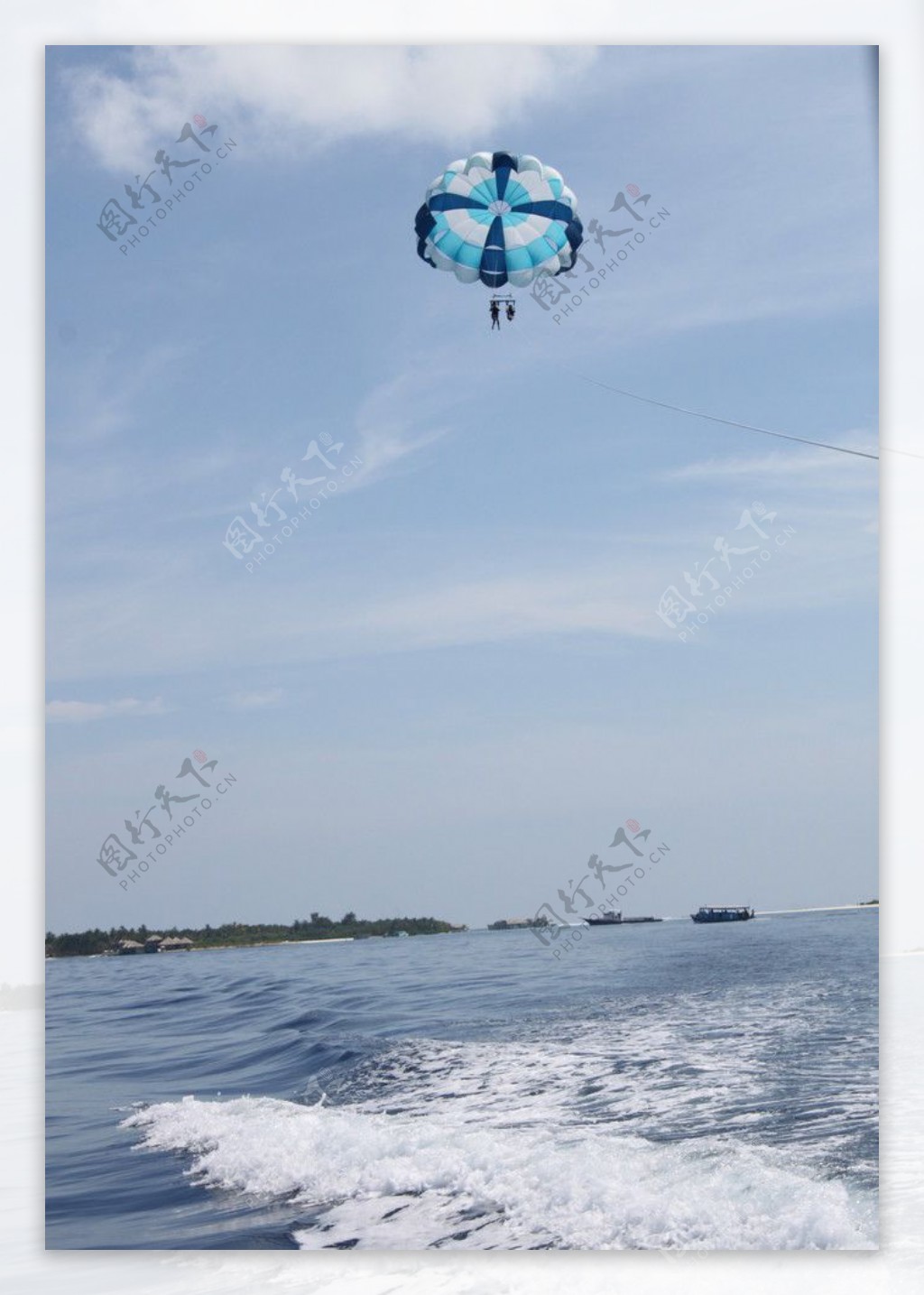 海上降落伞图片