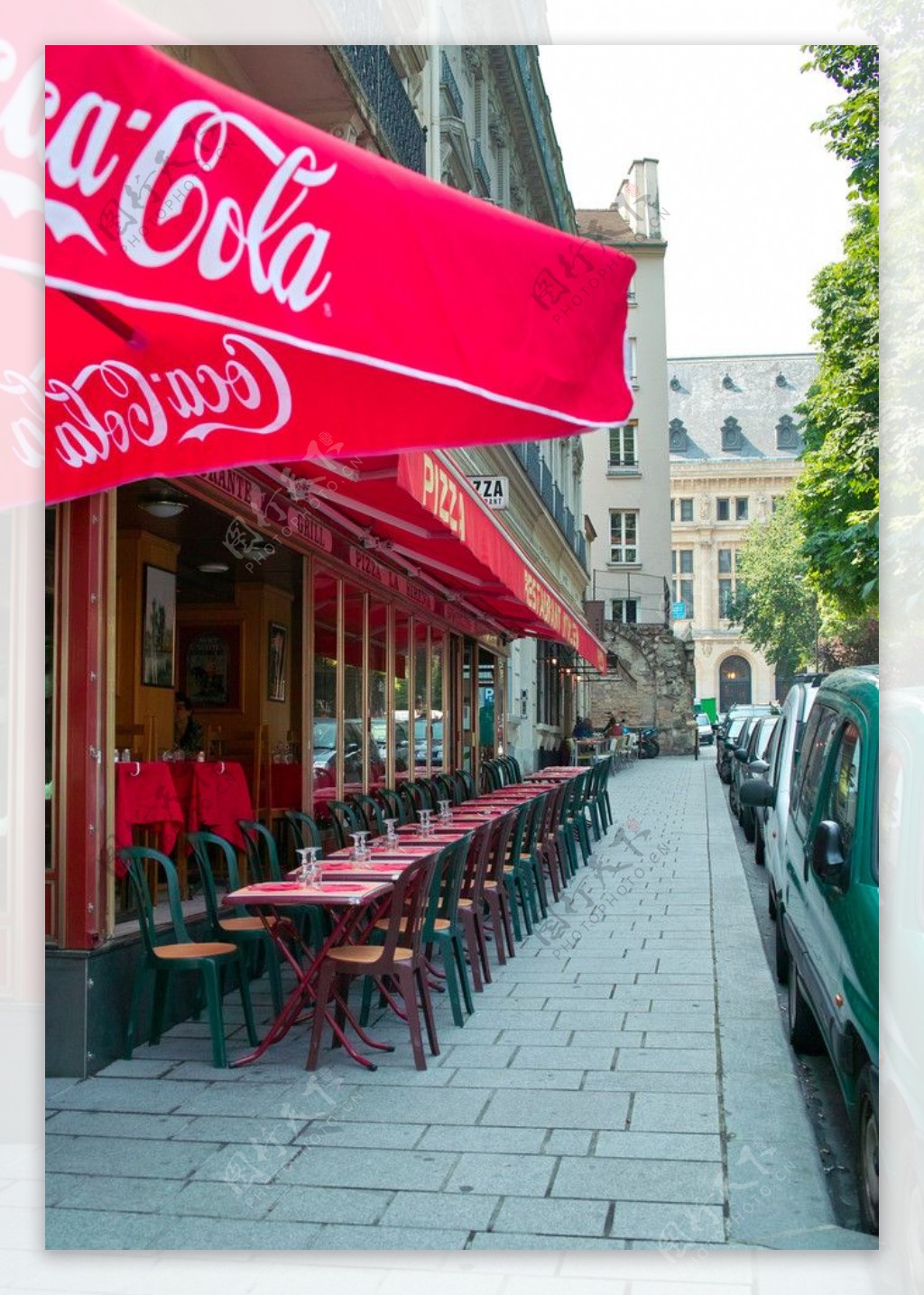 巴黎路邊的餐臺图片