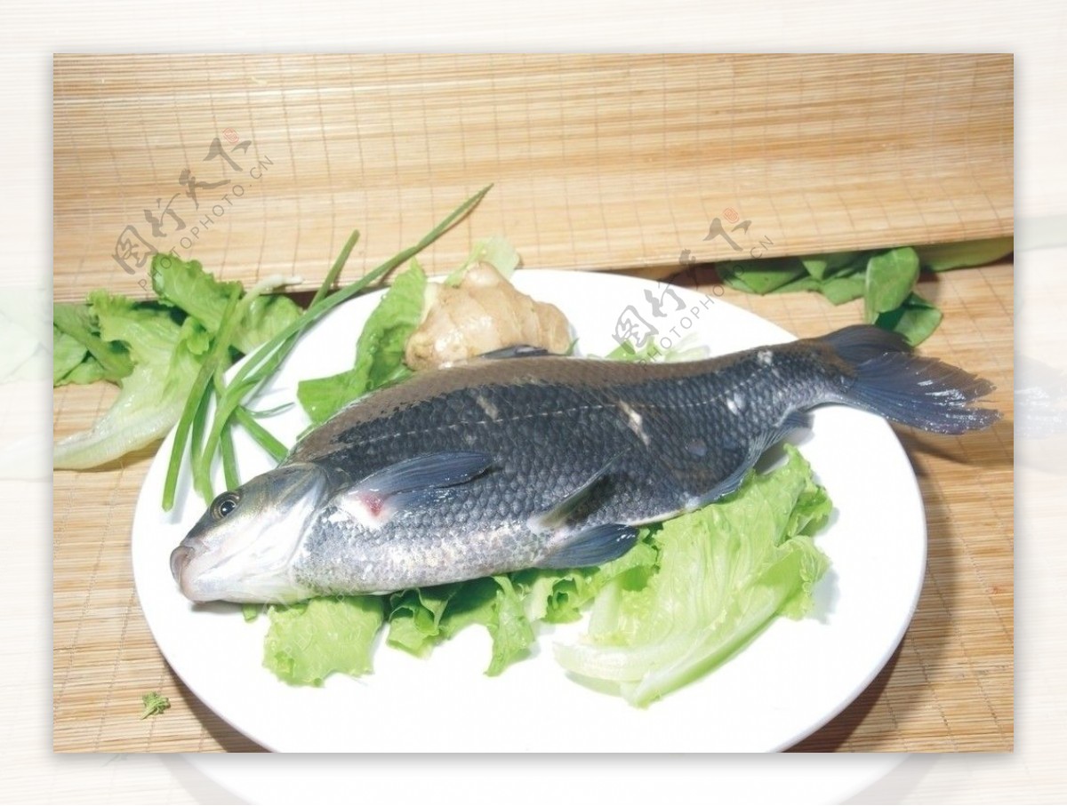 红烧鳊鱼这样做，不粘锅不破皮，肉质鲜嫩无腥味，做法简单坚持 - 哔哩哔哩