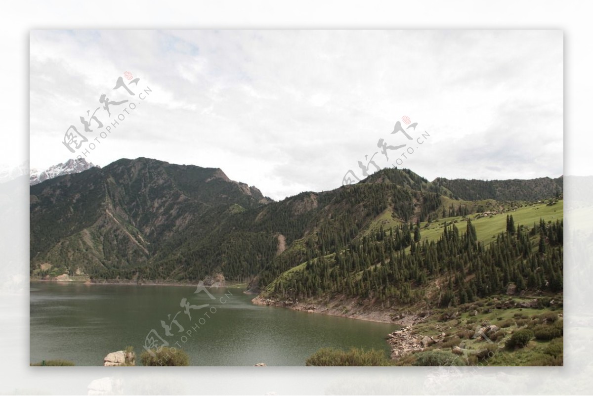 新疆龙池图片