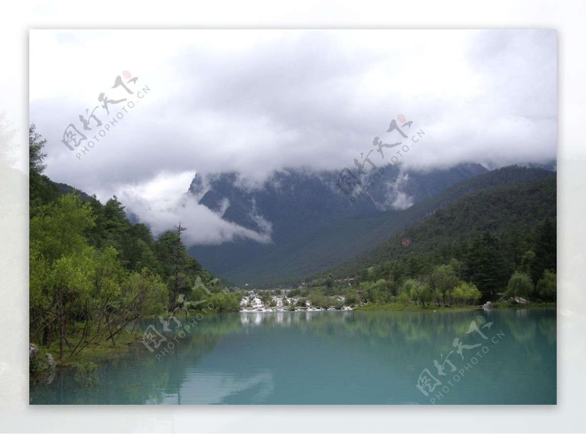 丽江雪山湖水图片