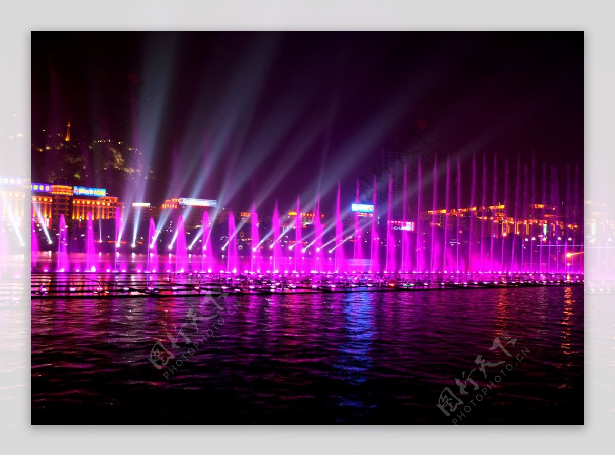 柳江上的音乐喷泉图片