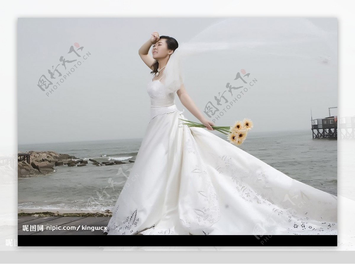 精彩婚纱照海边图片