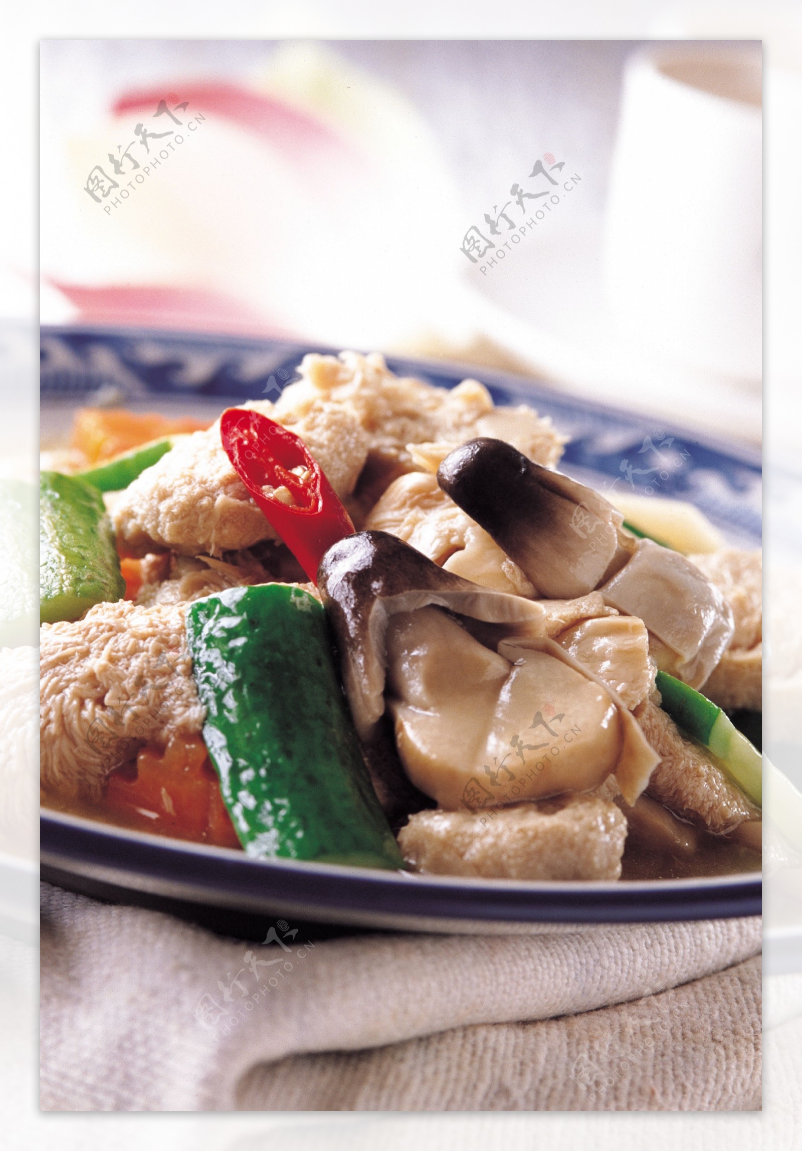 家常菜蘑菇黄瓜猴头菇辣椒图片