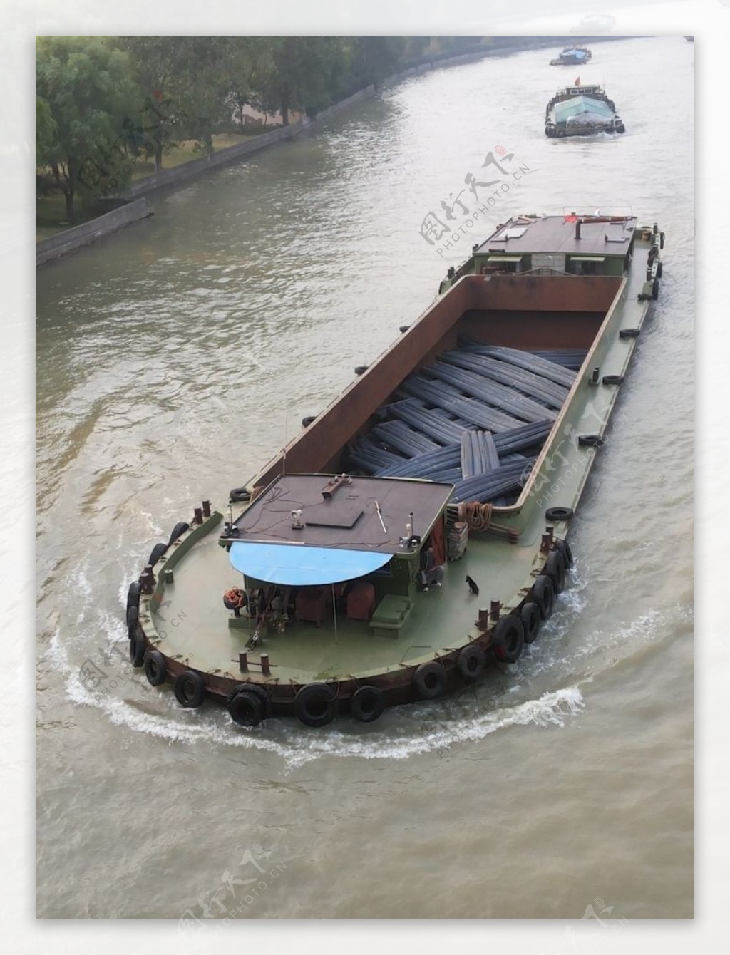 苏州京杭大运河驳船图片