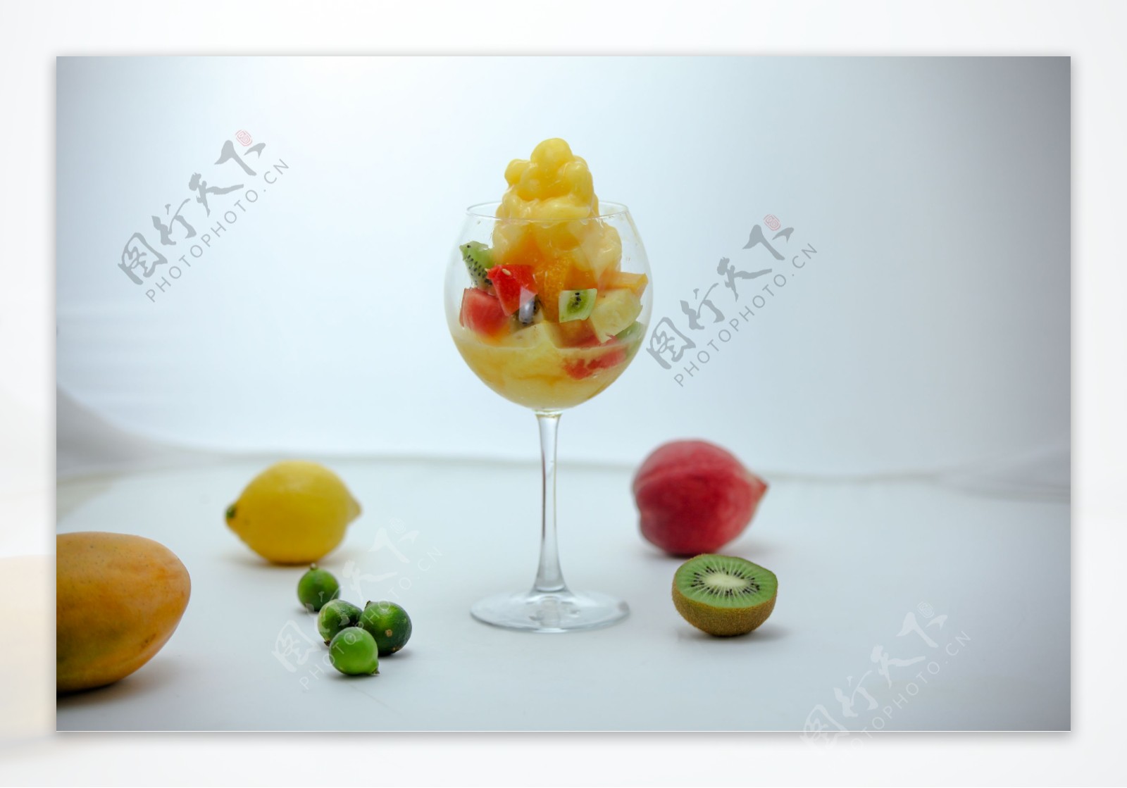 热带水果冰沙图片