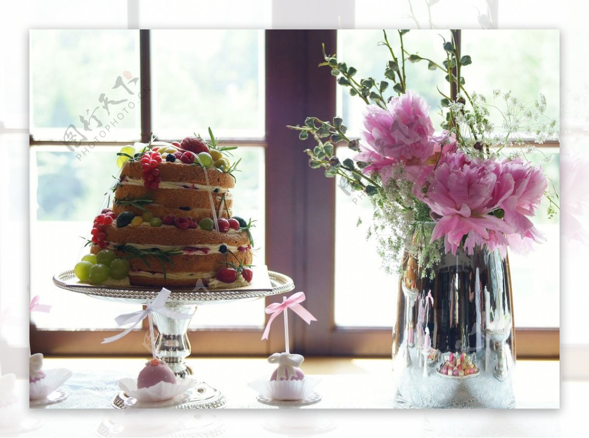 蛋糕与花图片