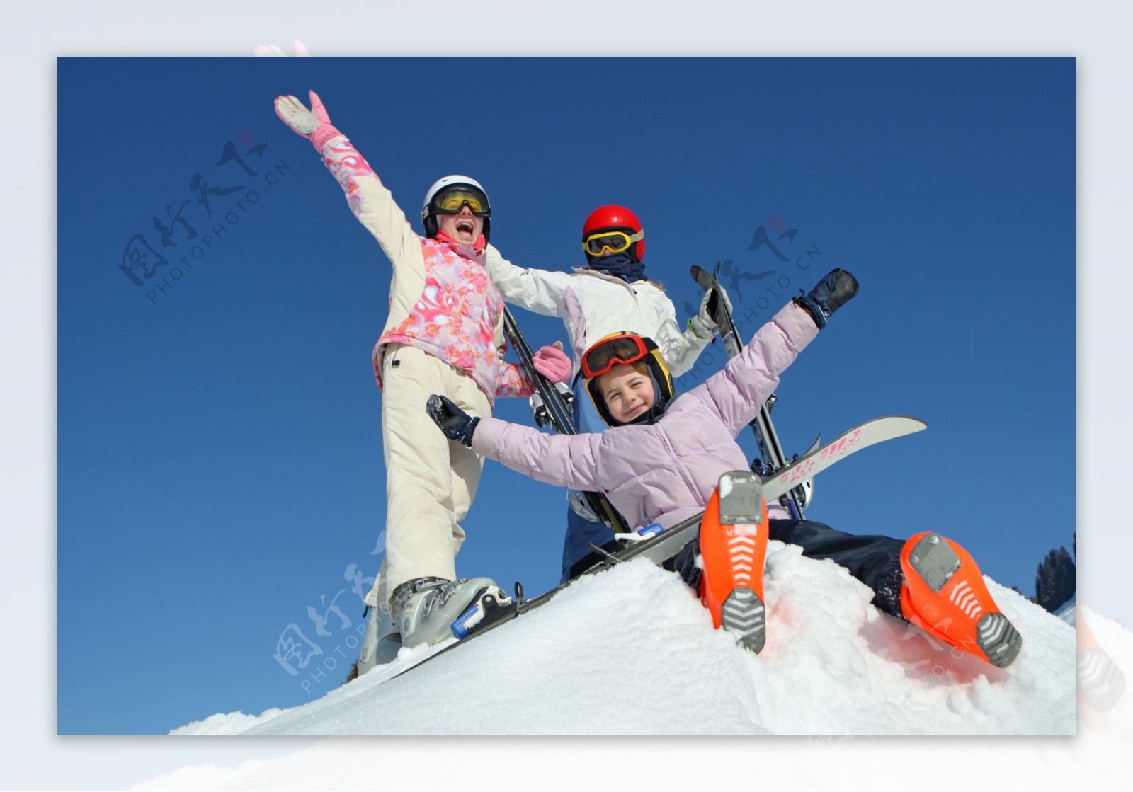 滑雪场快乐家庭图片
