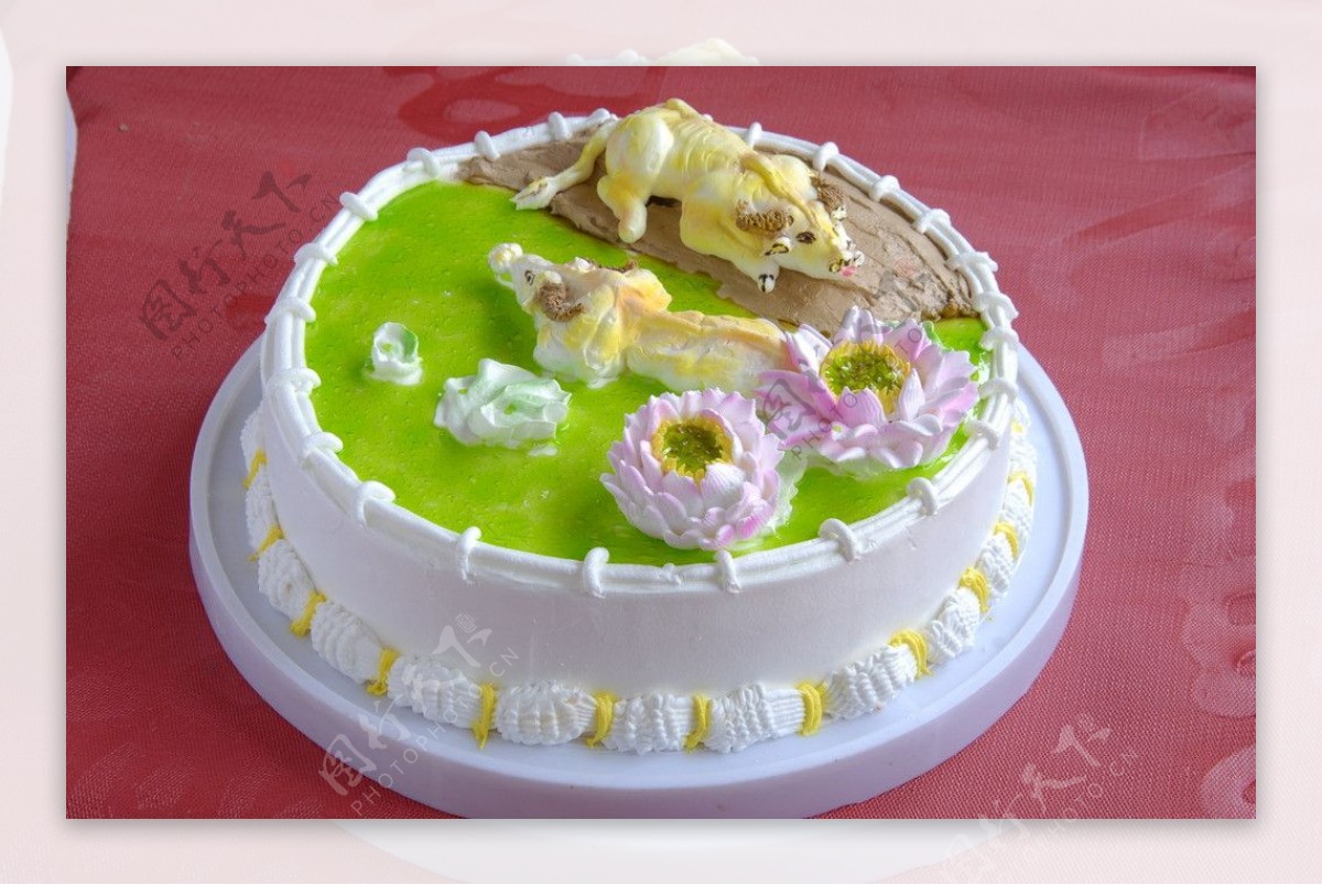 生日蛋糕生肖牛图片