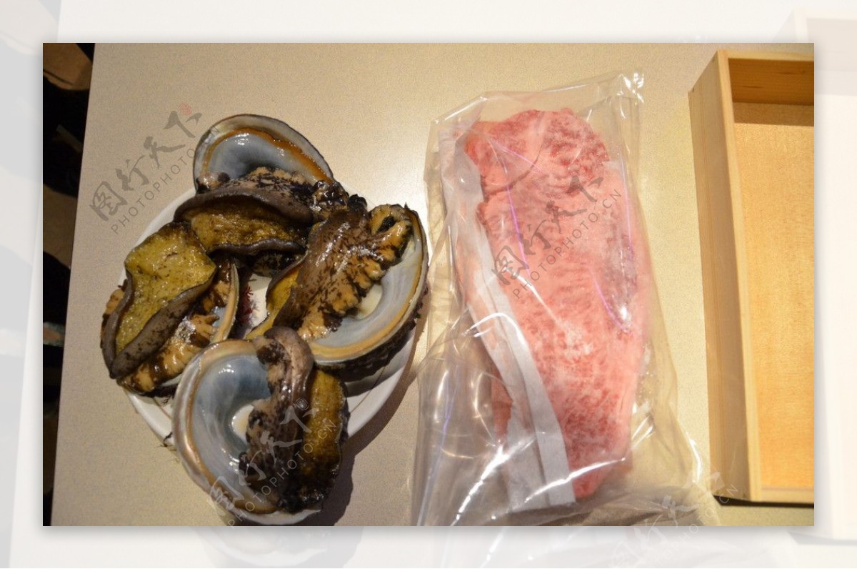 日本神户牛肉和鲍鱼图片